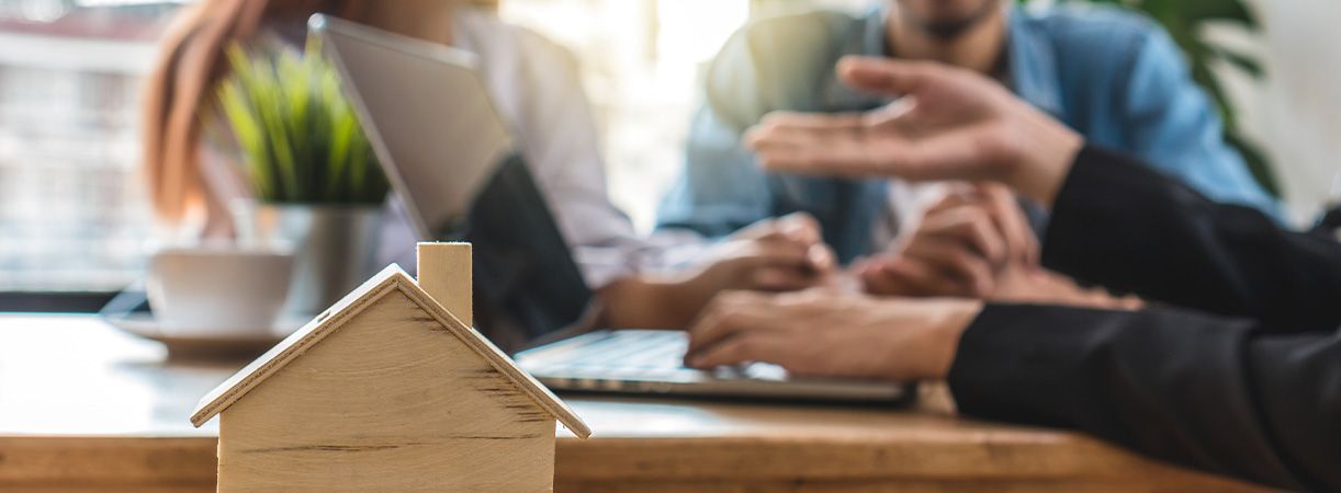 people discussing home related issue